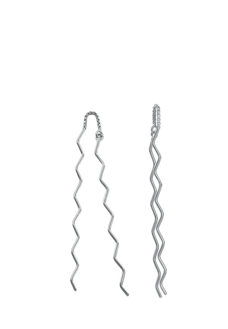 Boucles d'oreilles en argent en forme de zigzag avec un design en fil tordu et des fermoirs en crochet. Chaque boucle d'oreille a une forme ondulante unique.