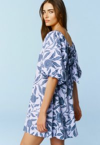 Next PUFF SLEEVE TALL - Jurk - morris co lilac blue fruit