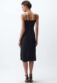 Jimmy Key MIDI WITH STRAPS AND FLAT SLITS - Jurk - black