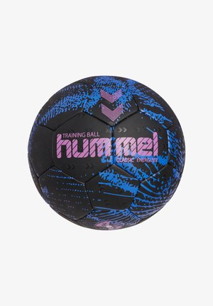 Schwarzer und blauer Trainingsball mit Muster, rosa „hummel“ Logo und dem Schriftzug „Classic Energizer“ auf der Oberfläche.