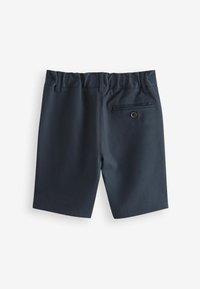 Mörkblå shorts med elastisk midja, en enda bakficka med knapp och slät, texturerad tyg.