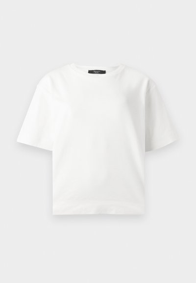 Λευκό κοντομάνικο t-shirt σε χαλαρή εφαρμ ογή, φτιαγμένο από απαλό βαμβακερό ύφασμα, με στρογγυλή λαιμόκοψη και χωρίς εμφανή σχέδια ή διακοσμητικά στοιχεία.