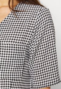 Noisy May Petite NMJOE SHORT DRESS - Vestido de dia - bright white/black