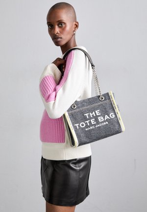 MARC JACOBS THE SMALL TOTE - Håndveske - black wash