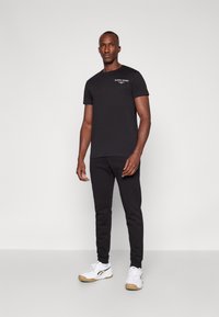 Björn Borg ESSENTIAL - Pamata T-krekls - black beauty