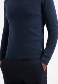 NO EXCESS DIAGONAL - Trui - night