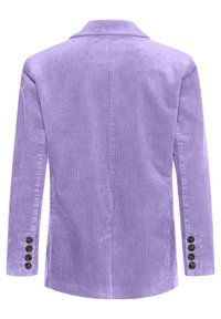 Violetti corduroy-takkia, jossa on kauluspanta, teksturoitu ribbikangas ja viisi mustaa nappia hihassa. Takaa otettu kuva esitetään.