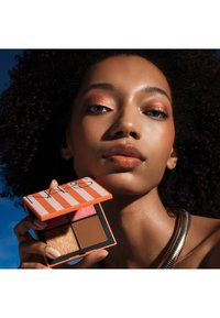NARS HOT ESCAPE CHEEK PALETTE - Rouge