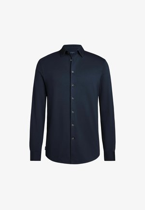 Chemise à manches longues navy à boutons en tissu lisse ; dotée d'un col classique et d'une rangée de boutons sur le devant.