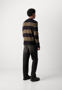 Lindbergh BLOCK - Pulover - olive