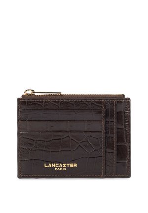 Porte-cartes en cuir texturé marron foncé avec fermeture éclair dorée et logo Lancaster Paris doré sur le devant.