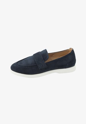 Mocassino in camoscio blu navy con suola bianca, cuciture moc toe e una fascia larga sulla parte superiore, mostrato di lato.