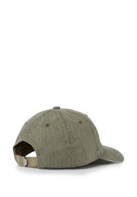 Khaki baseball cap med en struktureret stof. Har en buet skygge, justerbar strop bagpå og ventilationshuller på kronen.
