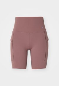 Short de sport mauve taille haute avec poches latérales et petit logo réfléchissant Nike sur la hanche gauche, présenté sur fond blanc.