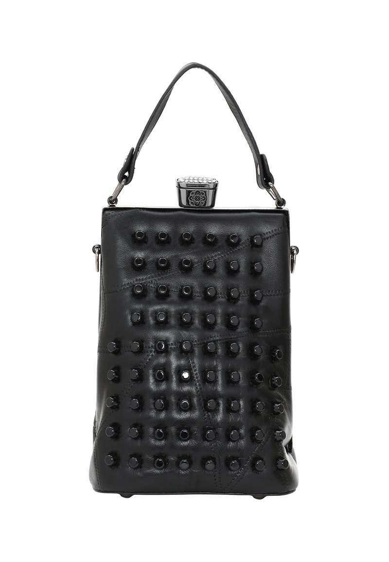 Schwarze Lederhandtasche mit genopptem Muster, rechteckiger Form, einem oberen Tragegriff und einem metallischen Verschluss, der mit Verzierungen geschmückt ist.