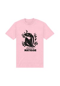 Růžové bavlněné tričko s černým abstraktním designem ležící postavy, doplněné listy a textem "Modrá nahá II (1952) Matisse."