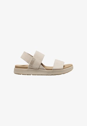 Sandalia beige de punta abierta con dos tiras anchas de tela y suela acolchada, diseñada para uso informal y comodidad.