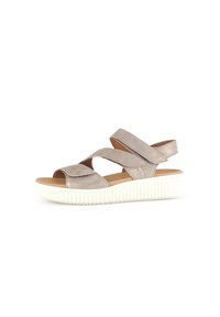 Sandali in suede beige con fasce incrociate e punta aperta. Presentano una suola bianca rigata per aderenza e comfort.