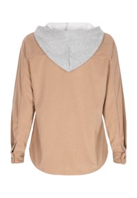 Cămașă din corduroy maro cu un hanorac gri atașat. Are mâneci lungi, manșete cu butoni și un tiv ușor curbat. Textura stripedă este vizibilă.