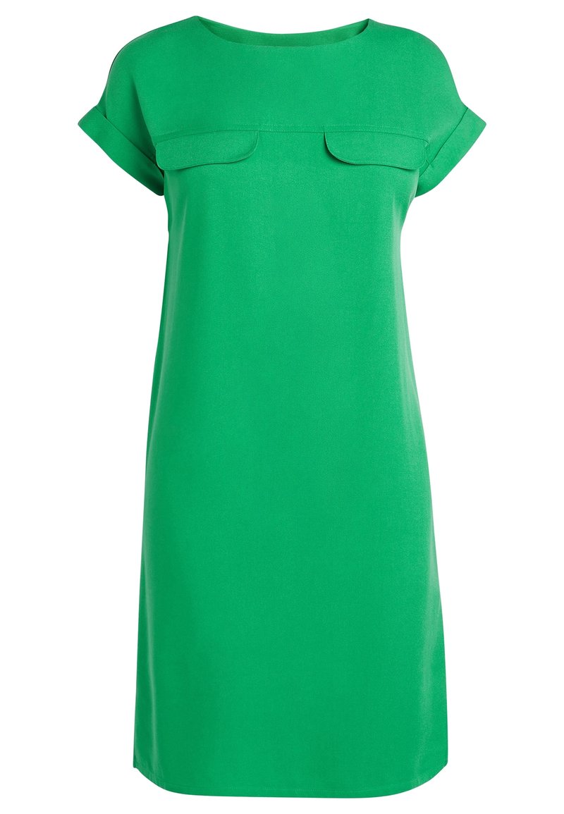 Vestido verde de manga corta con un escote redondo, que cuenta con dos bolsillos frontales y una tela suave con una ligera textura. Silueta simple y recta.