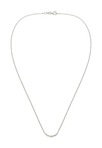 Sølvkæde med små, runde klare krystaller arrangeret i en diskret bue foran. Lukkes med hummerlås.