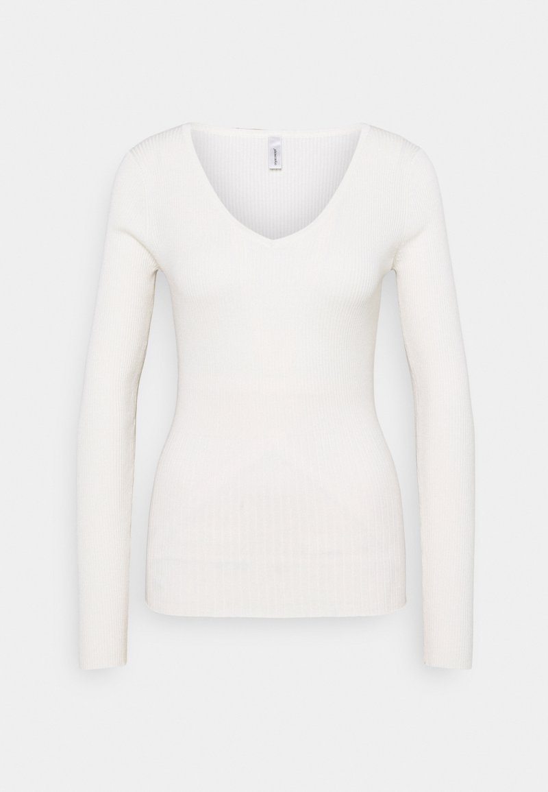 Pull blanc à manches longues en maille côtelée avec un col en V et une silhouette ajustée sur un fond clair uni.