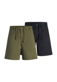 Zwei Paare knielanger Shorts: eine in Olivgrün und eine in Schwarz. Beide verfügen über einen elastischen Bund, einen Knopfverschluss und eine glatte Stoffoberfläche.