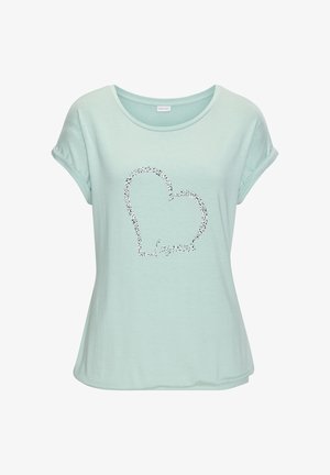 Hellgrünes T-Shirt aus weicher Baumwolle mit gerollten Ärmeln und einem mit Pailletten besetzten Herzakzent, darunter steht das Wort "Luzanda".