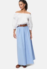 zero MIT NADELSTREIFEN - Gonna a pieghe - classic bluewhite