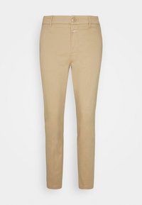 Beżowe chinosy o wąskim kroju, z zapięciem na guziki, przednimi kieszeniami i gładką bawełnianą tkaniną. Przód bez plis z dopasowanymi detalami.