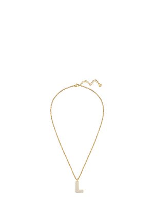 Delicado collar de cadena de oro con un cierre ajustable y un colgante minimalista de oro con la letra L colgando en el centro.
