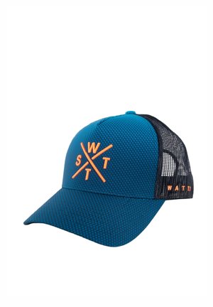 Casquette de baseball texturée bleue avec un arrière en mesh noir, lettres croisées orange "S", "W", "T", "T" à l'avant et "WATTI" sur le panneau latéral.