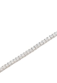 Bracciale d'argento con una serie di pietre rotonde e trasparenti incastonate in un'impostazione a graffetta, allineate uniformemente per un design continuo.