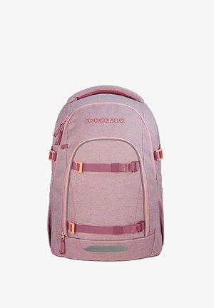 Sac à dos en tissu rose et mauve avec deux sangles à boucles à l'avant, plusieurs compartiments zippés et une poignée de transport sur le dessus.