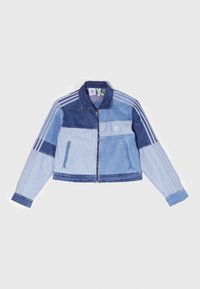 Avklippt jeansjacka med olika blå nyanser, dragkedja, två sidofickor och tre vita ränder på varje ärm. Har Adidas-logotyp.
