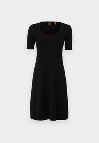 Černé šaty s krátkým rukávem a véčkovým výstřihem, s přiléhavým pasem a rozšířeným lemem. Vyrobeny z hladké, elastické látky, s jemnými bočními rozparky.
