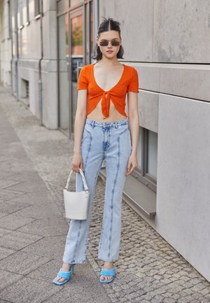 Neon & Nylon CROPPED TIE - Μπλουζάκι με στάμπα - harvest pumpkin