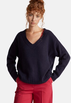 - Sweter