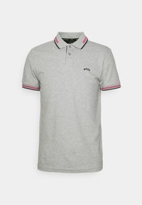 Grå polo med kort ärm i bomull, med en knappslå med två knappar och svarta och rosa randiga detaljer på kragen och ärmarna, logotyp på bröstet.