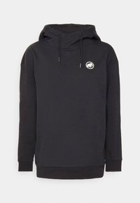 Hoodie noir avec une poche kangourou, capuche réglable avec cordon, et un petit logo blanc sur la poitrine. Fabriqué en tissu doux avec des poignets côtelés.