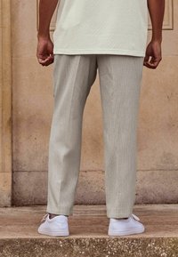 Next REGULAR FIT beżowy
