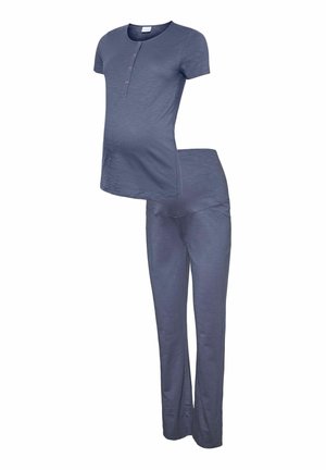 Completo maternità in grigio scuro, composto da una maglietta a maniche corte con bottoni e pantaloni con vita elastica, realizzati in un morbido tessuto testurizzato.