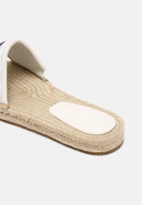 Tommy Jeans Pantofle - white