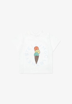 T-shirt bianco a maniche corte con una grafica di tre palline di gelato sorridenti in arancione, giallo e teal su un cono marrone.