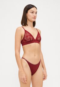 Tommy Hilfiger - Biustonosz z trójkątną miseczką