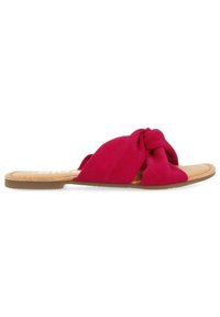 Sandalias planas con una parte superior de tela brillante y anudada en color rosa, diseño de punta abierta y una suela marrón claro con una textura sutil.