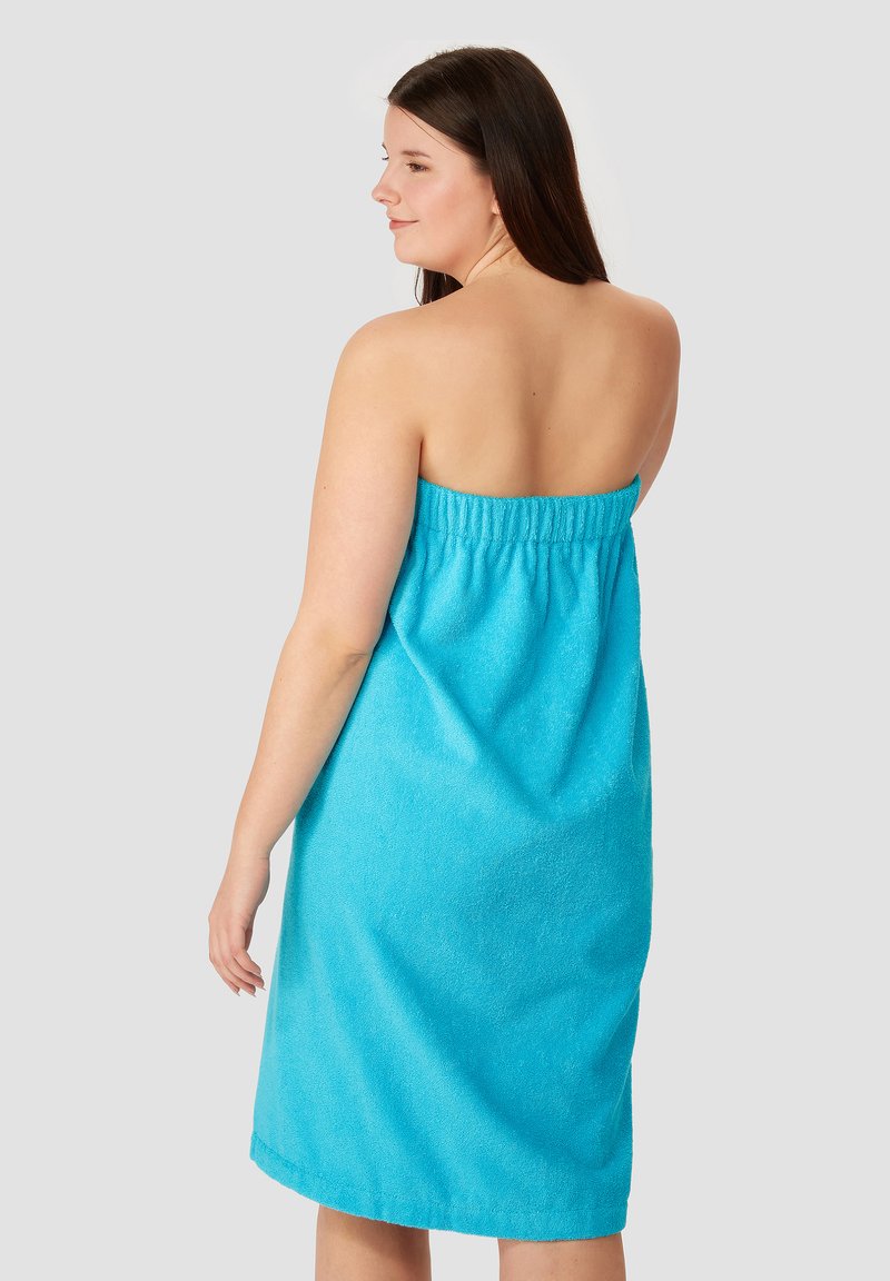 Türkiser Handtuchüberwurf aus weichem, strukturiertem Baumwollmaterial. Elastischer Bund für einen sicheren Sitz, knielanges Design und keine sichtbaren Verzierungen.