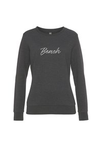 Schwarzgrauer Sweatshirt aus weichem Stoff mit langen Ärmel und Rundhalsausschnitt. Das "Bench"-Logo ist in Weiß auf der Vorderseite gestickt.