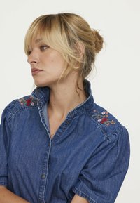 Lee Cooper DAKIRA - Chemisier - medium blue