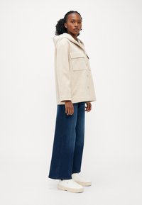 ONLY Petite ONLAUGUSTA HOOD JACKET  - Könnyű dzseki - pumice stone